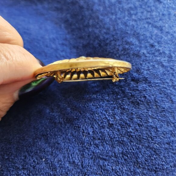 Vintage Gold-toned Daisy Brooch - Picture 3 of 5